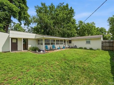 918 Pine Tree Road , Lake Orion Vlg, MI 48362