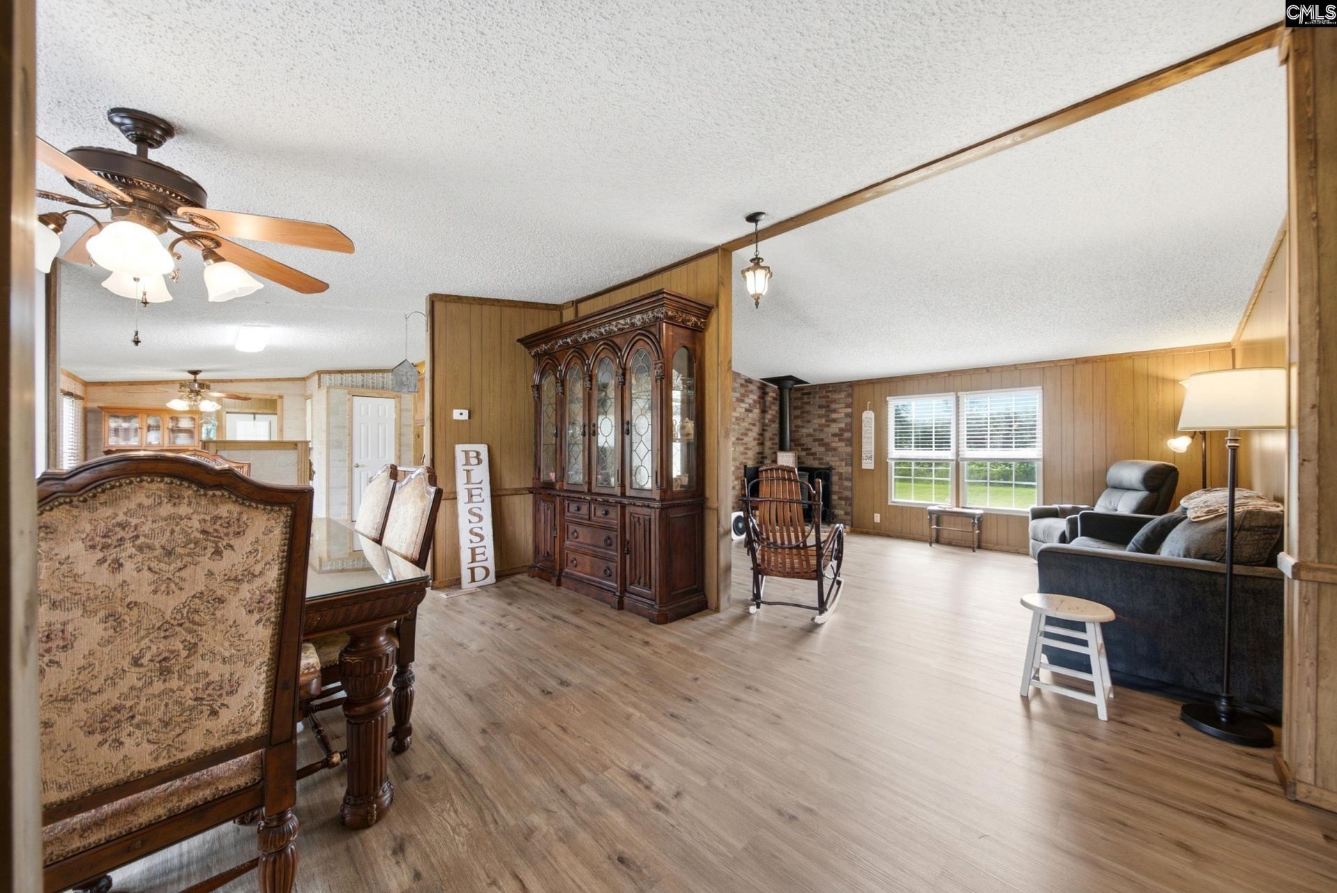 5860 Wessex Drive Photo 4