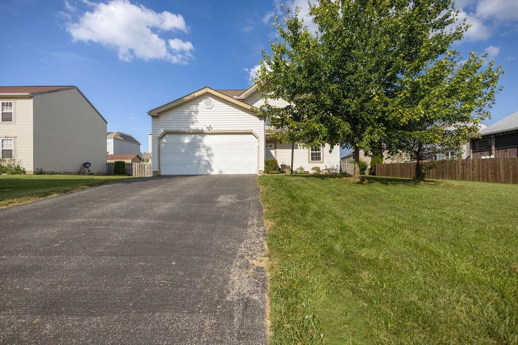 1049 Legacy Lane , Pataskala, OH 43062 Main Photo