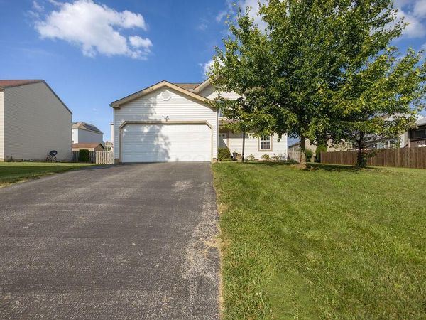 1049 Legacy Lane, Pataskala, OH 43062