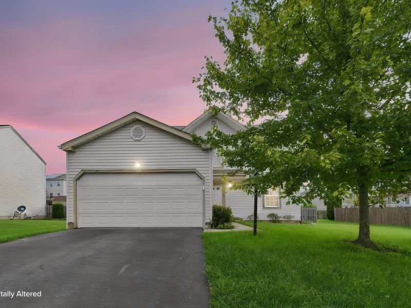 1049 Legacy Lane, Pataskala, OH 43062 Photo 2