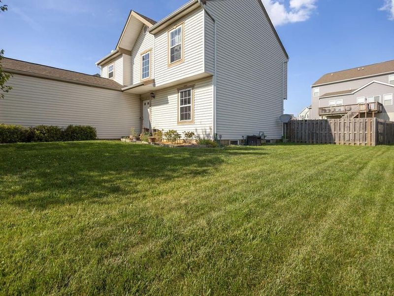 1049 Legacy Lane, Pataskala, OH 43062 Photo 3