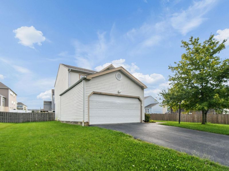 1049 Legacy Lane, Pataskala, OH 43062 Photo 4