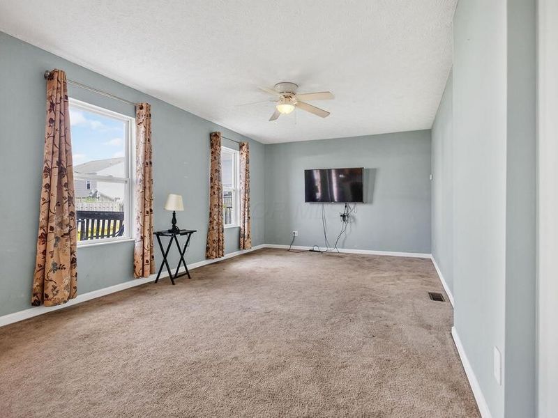 1049 Legacy Lane, Pataskala, OH 43062 Photo 8