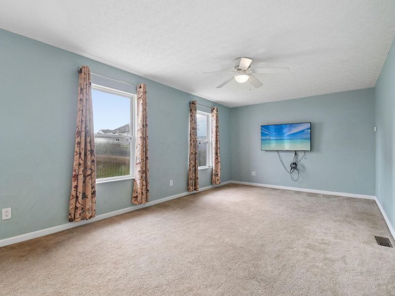 1049 Legacy Lane, Pataskala, OH 43062 Photo 9