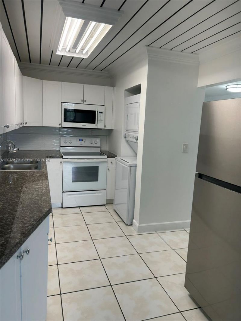 10000 NW 80th Ct, Unit 2456, Hialeah Gardens, FL 33016 Photo
