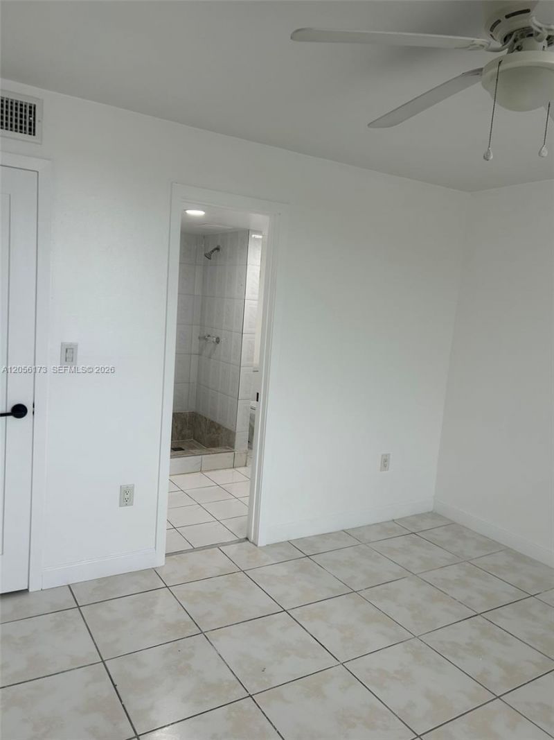 10000 NW 80th Ct, Unit 2456, Hialeah Gardens, FL 33016 Photo