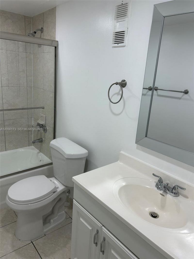 10000 NW 80th Ct, Unit 2456, Hialeah Gardens, FL 33016 Photo