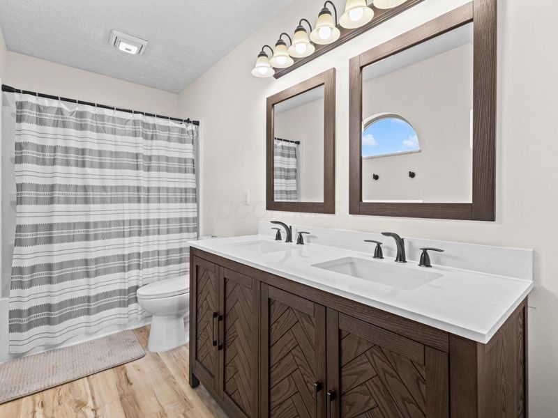 1098 Wesley Drive, London, OH 43140 Photo 17