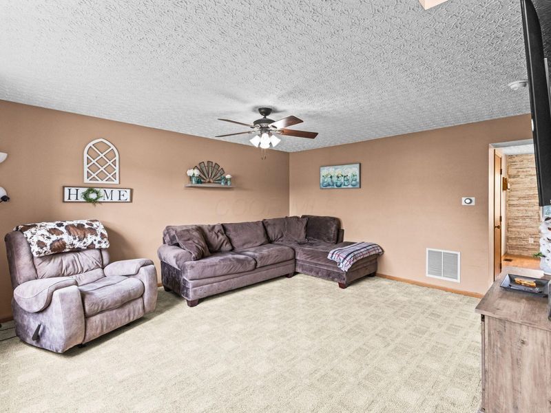 1098 Wesley Drive, London, OH 43140 Photo 2