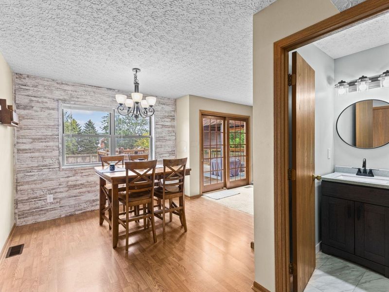 1098 Wesley Drive, London, OH 43140 Photo 4