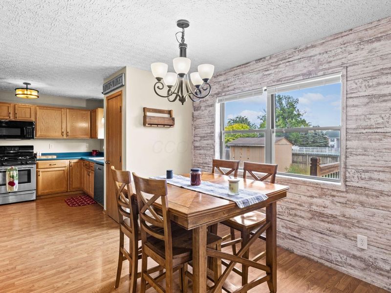 1098 Wesley Drive, London, OH 43140 Photo 6