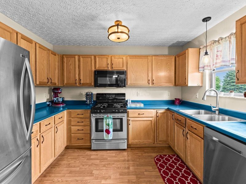 1098 Wesley Drive, London, OH 43140 Photo 8