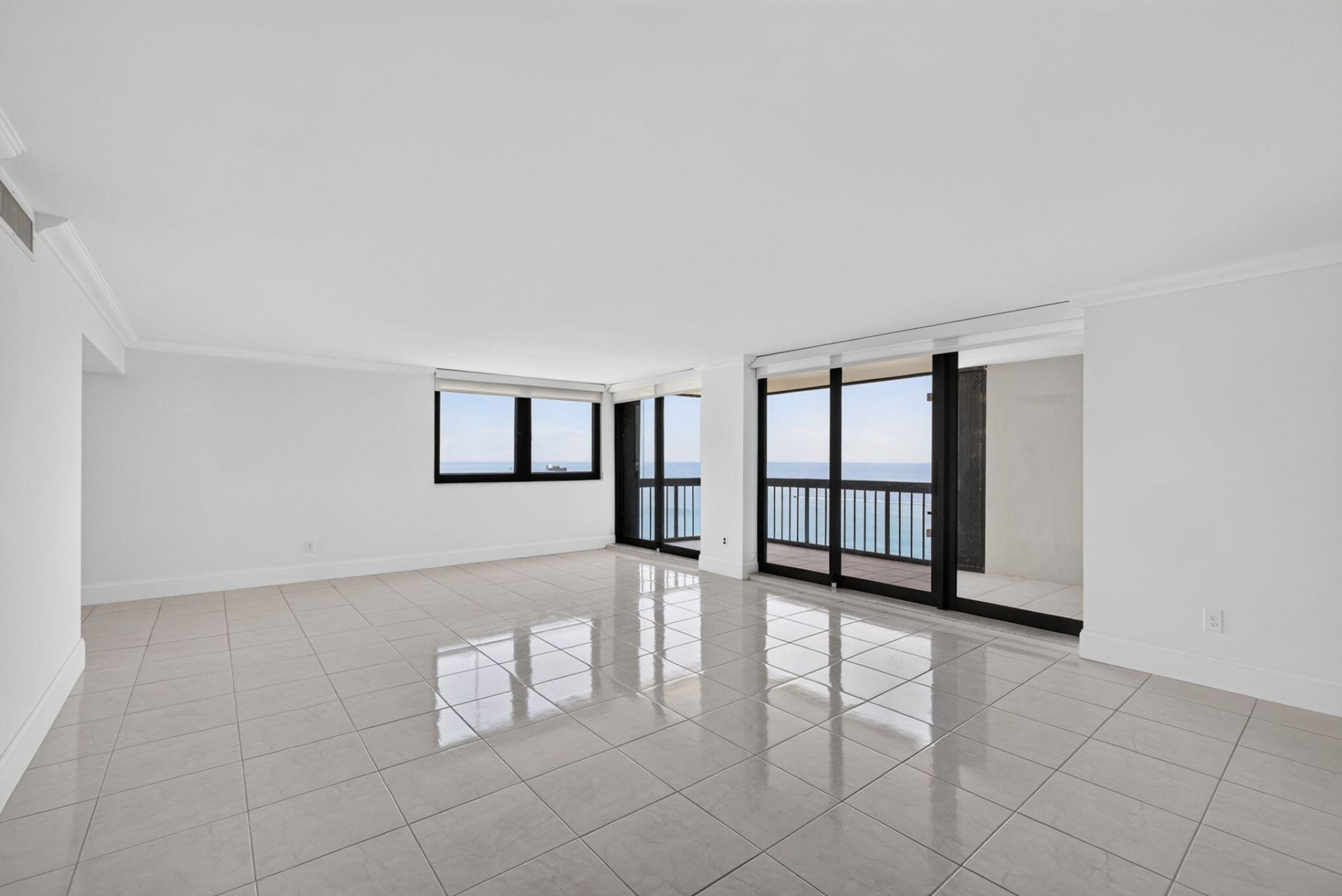5380 N Ocean Drive, Unit 19F, Singer Island, FL 33404 Photo