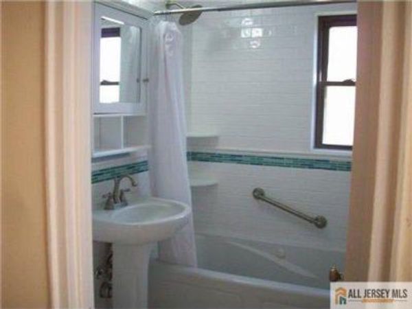 182 Newman Street , Metuchen, NJ 08840