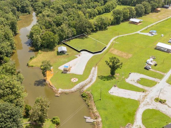 360 Jett Dr , Unit 17, Clifton, TN 38425