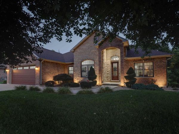 2730 PARKWOOD Drive, Quincy, IL 62305