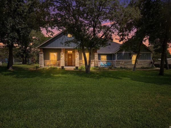 199 CHAMPIONS BLVD, La Vernia, TX 78121