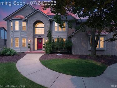 37116 Aspen Drive, Farmington Hills, Mi 48335