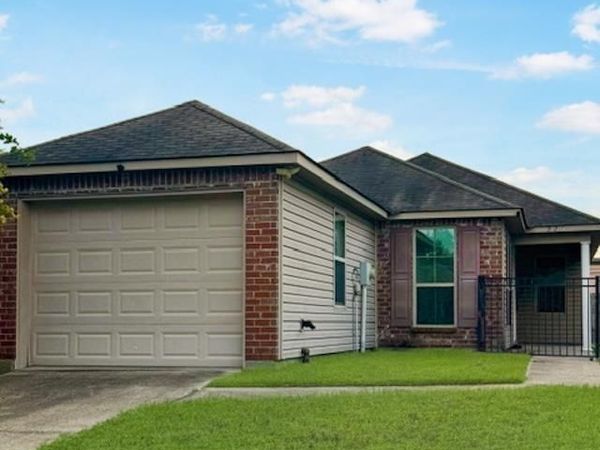 923 Sedona Pines Dr, Baton Rouge, LA 70816