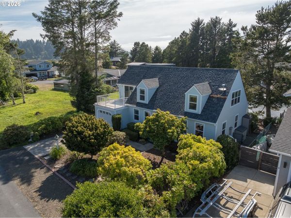 9235 TROUT PL, Gleneden Beach, OR 97388