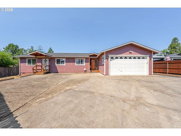 190 NE LOMBARDY DR, Roseburg, OR 97470