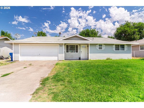 935 E GLADYS AVE, Hermiston, OR 97838