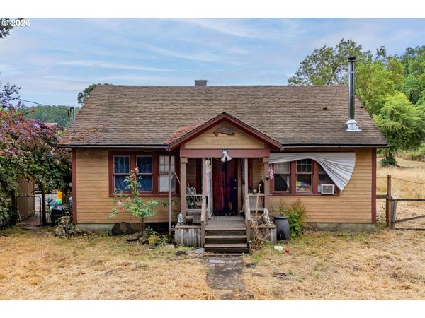 54330 FREEMAN RD, Scappoose, OR 97056