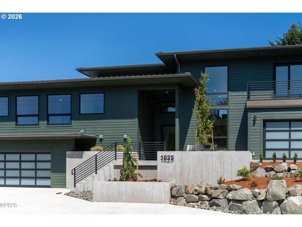 1025 NE 7TH DR, Newport, OR 97365