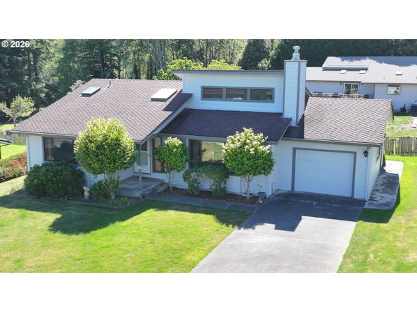 821 BROOKHAVEN DR, Brookings, OR 97415