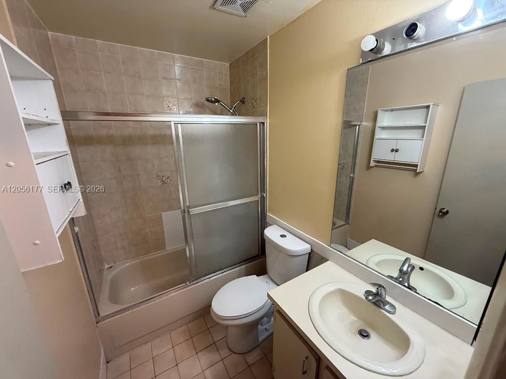 2560 W 53rd St, Unit 502, Hialeah, FL 33016 Photo