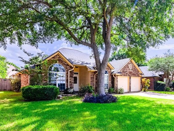 2206 S Branch Drive, Arlington, TX 76001