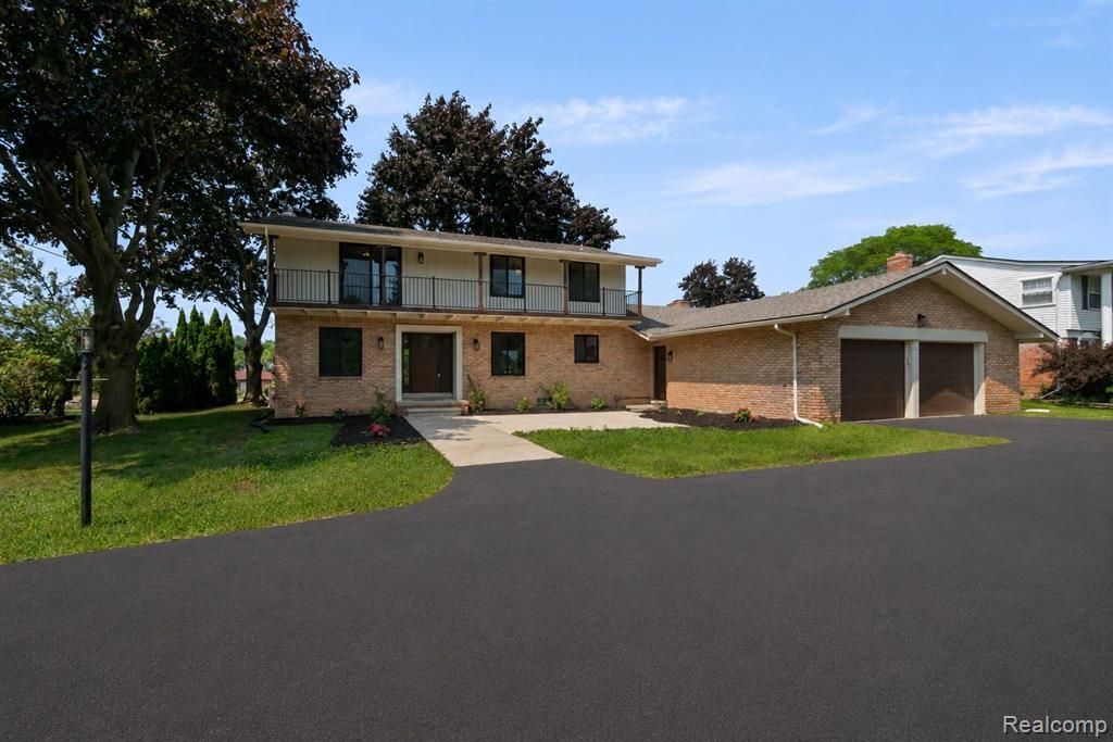 4696 Walnut Lake Road, Bloomfield Hills, MI 48301 Main Photo