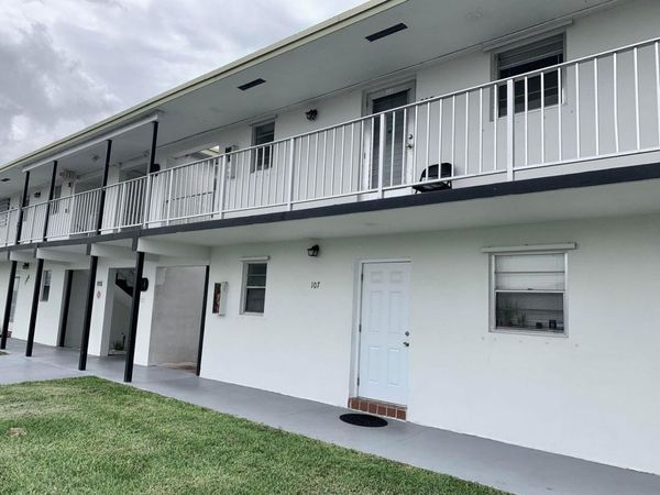 1113 LAKE Terrace, Unit 107, Boynton Beach, FL 33426