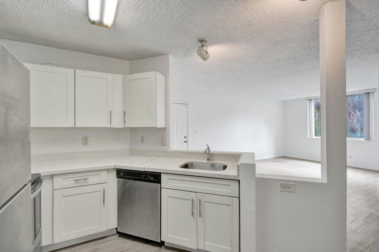 4015 W Mcnab Road, Unit D204, Pompano Beach, FL 33069 Photo