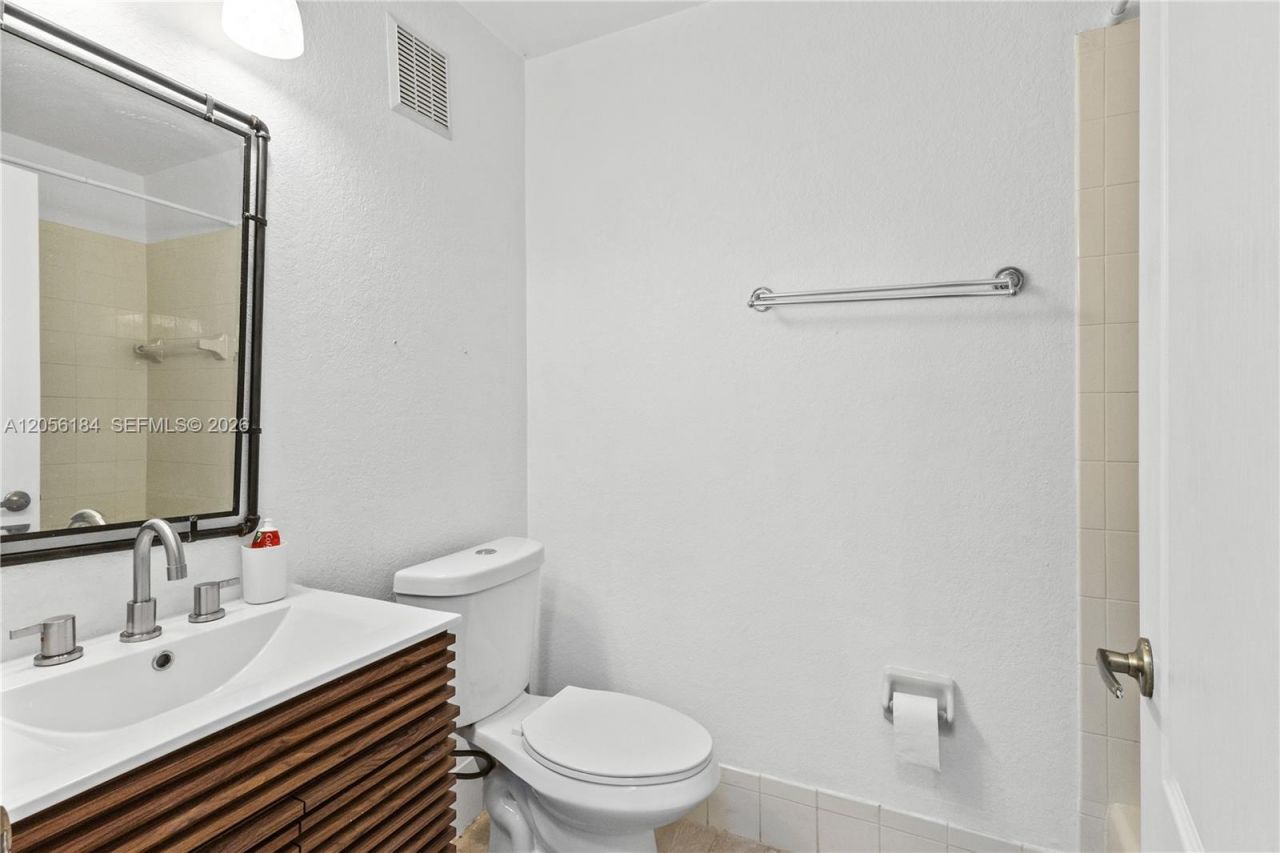 8862 W Flagler St , Unit 8, Miami, FL 33174 Photo