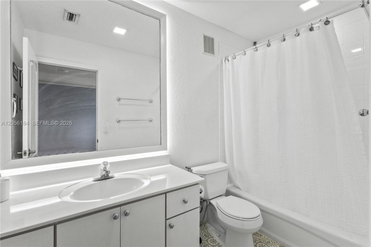 8862 W Flagler St , Unit 8, Miami, FL 33174 Photo