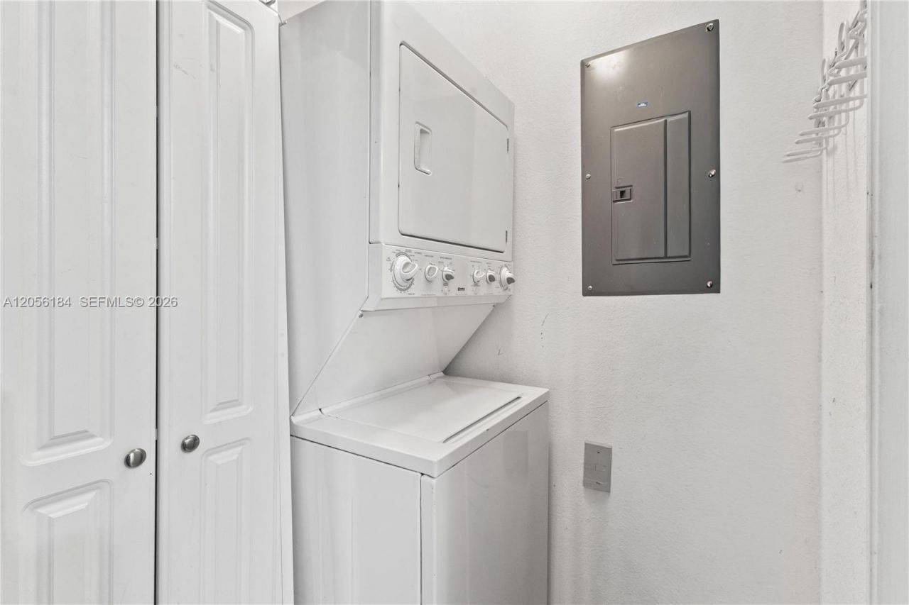 8862 W Flagler St , Unit 8, Miami, FL 33174 Photo