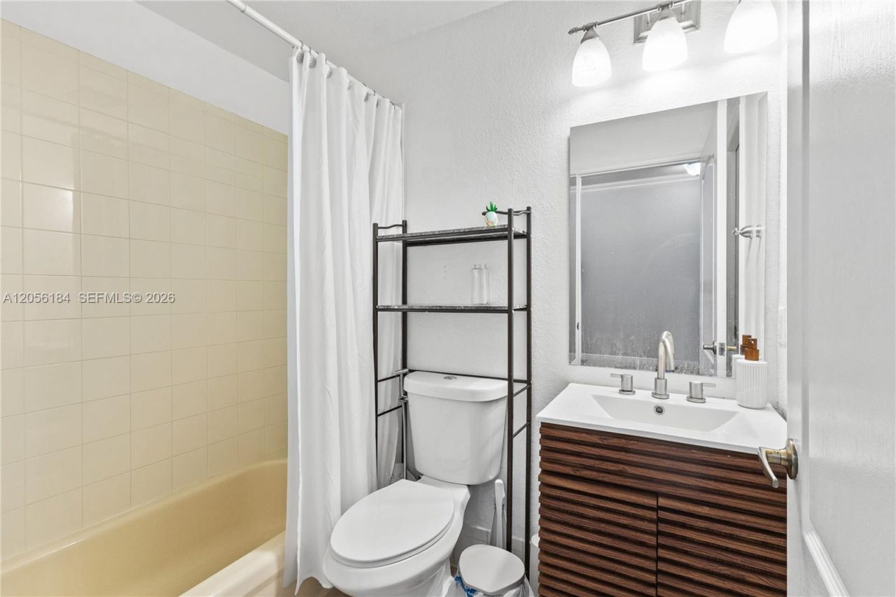 8862 W Flagler St , Unit 8, Miami, FL 33174 Photo