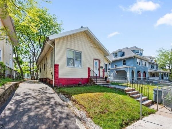 42 Scheerer Ave, Newark, NJ 07112