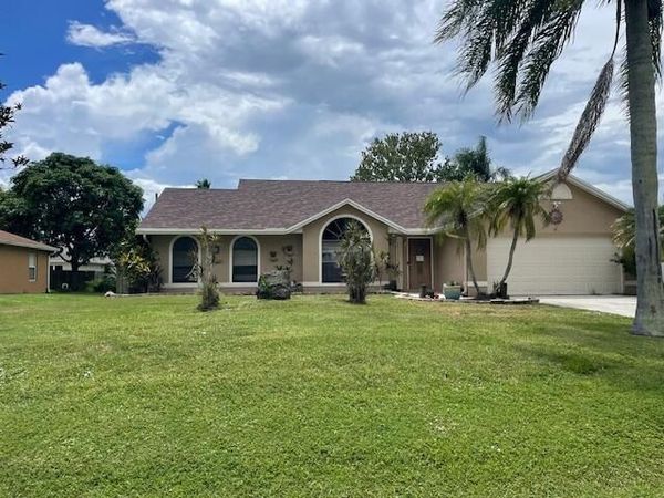618 SE STREAMLET Avenue, Port St. Lucie, FL 34983