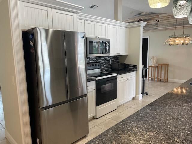 618 SE Streamlet Avenue, Port Saint Lucie, FL 34983 Photo