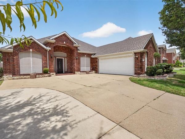 2848 Gillespie Lane, Grand Prairie, TX 75052