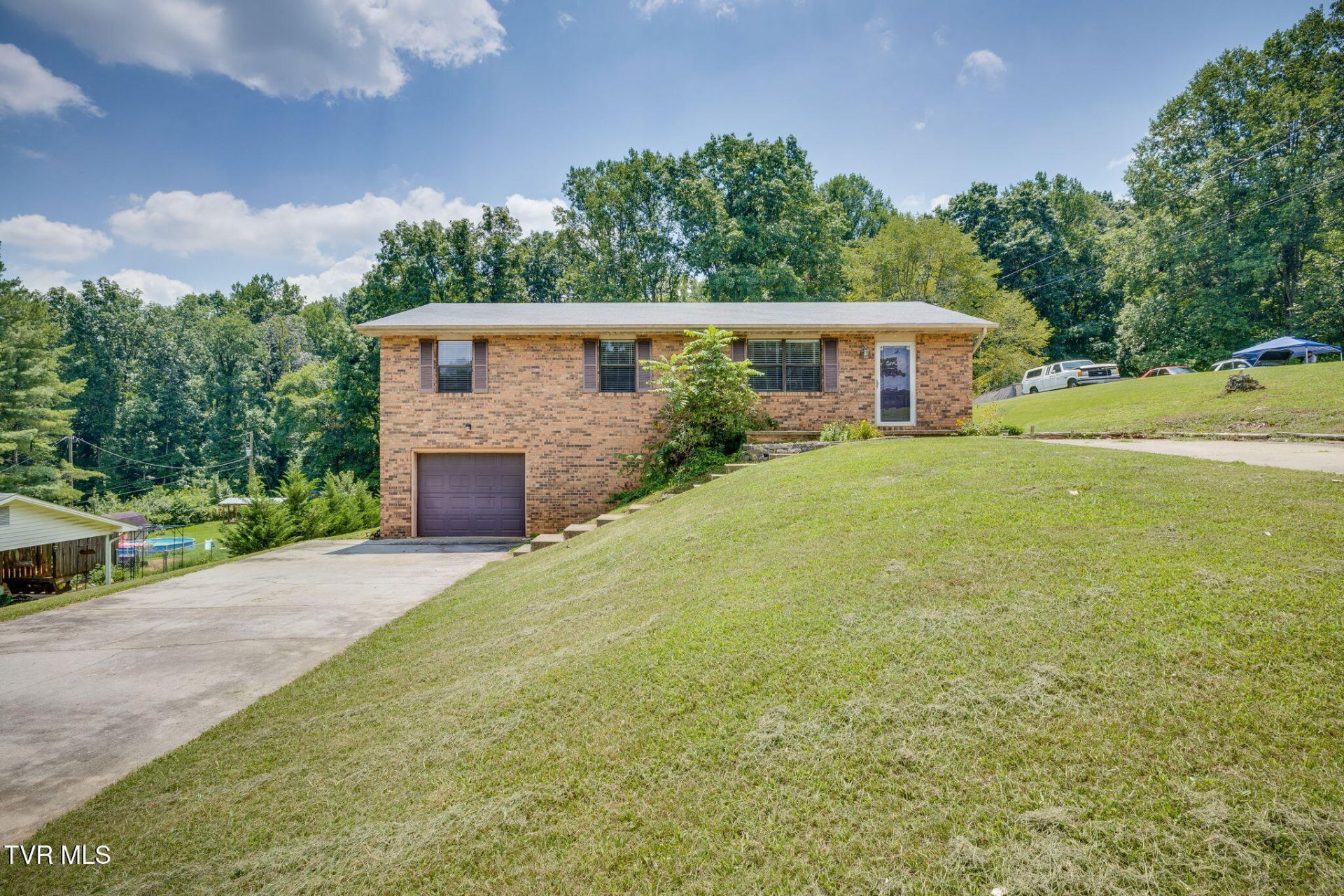 420 Poplar Street, Mount Carmel, TN 37645 Main Photo