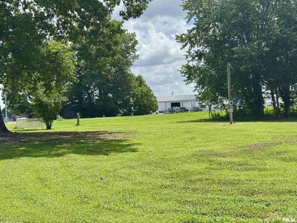405 N WALKER Street, Marion, IL 62959