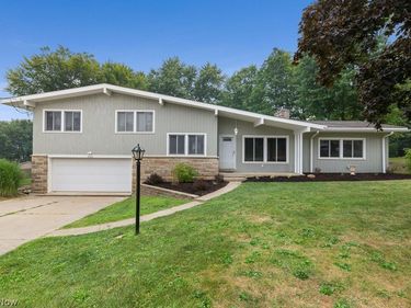 332 Smith Drive, Tallmadge, OH 44278