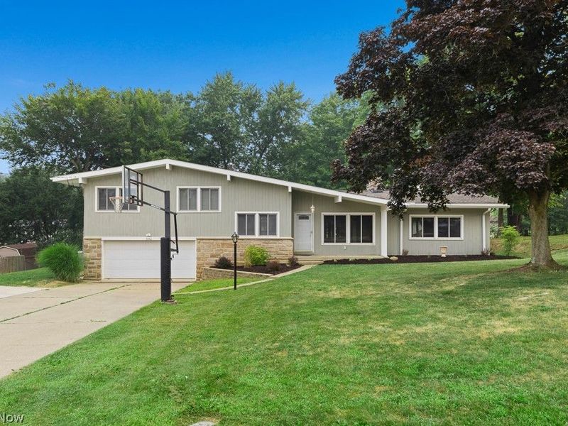 332 Smith Drive, Tallmadge, OH 44278 Photo 2