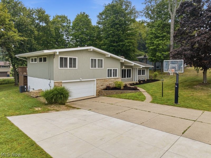 332 Smith Drive, Tallmadge, OH 44278 Photo 3
