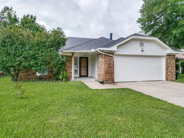 2813 Creekwood Lane , Fort Worth, TX 76123