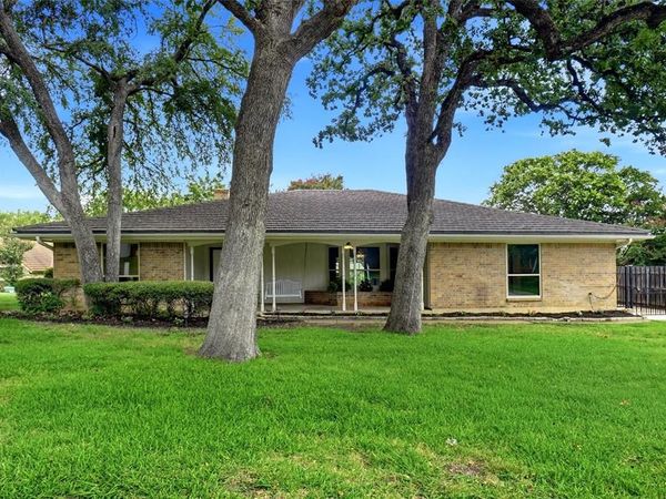 241 Timberlake Drive , Azle, TX 76020
